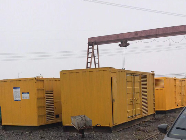 清城100kw柴油发电机组每小时油耗？