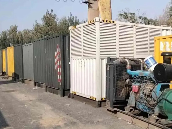 清城200KW柴油发电机机组每小时油耗是多少？